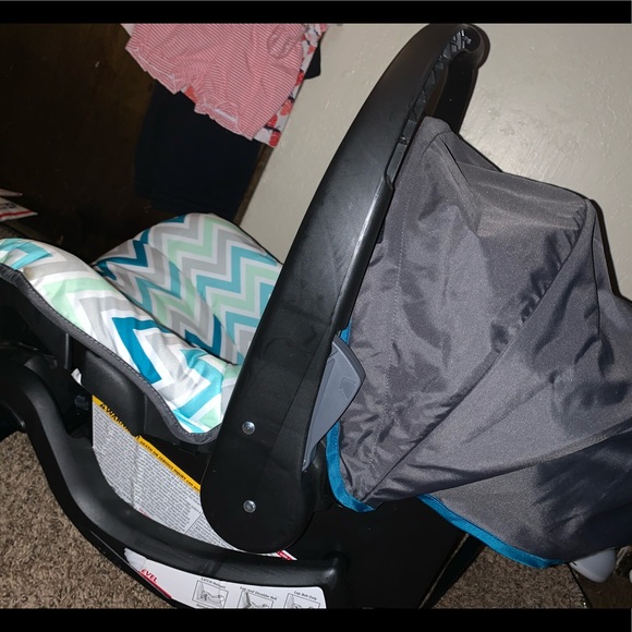 Evenflo Nurture Infant Car Seat - Picture 3 of 4